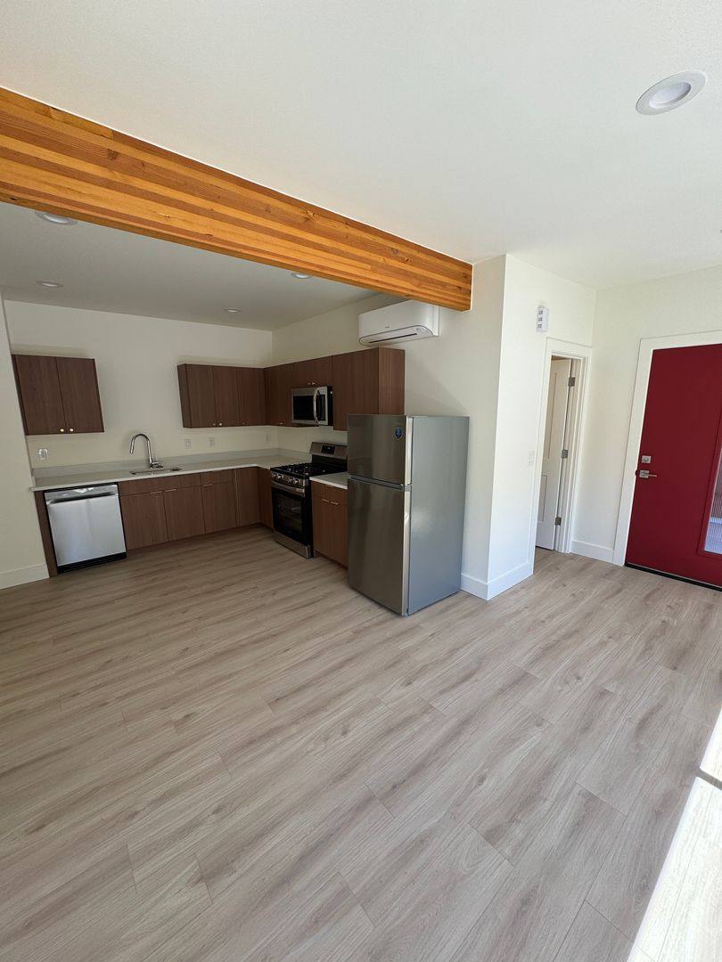 Apartment for rent at 2809 SE Washington St, Portland, OR 97214
