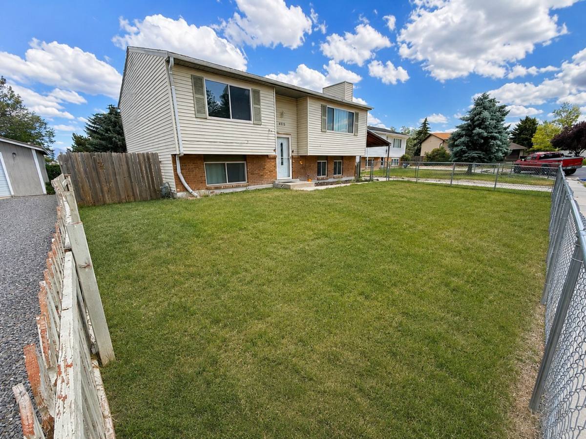 Townhouse for rent at 6375 S Fuchsia Dr, West Jordan, UT 84088