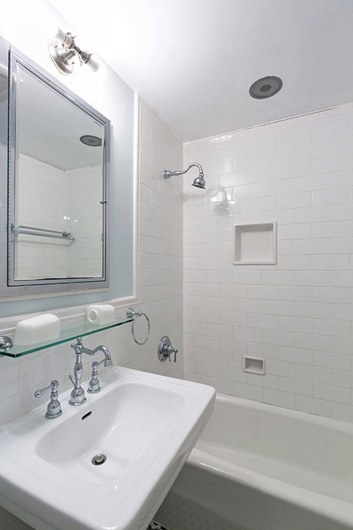 Apartment for rent at 1404 10th Ave W, Seattle, WA 98119