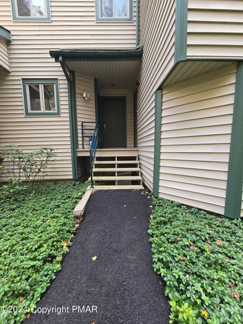 Condo for rent at 352 Hollow Rd, East Stroudsburg, PA 18302