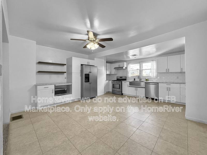 Townhouse for rent at 604 Maple St, Lebanon, PA 17046