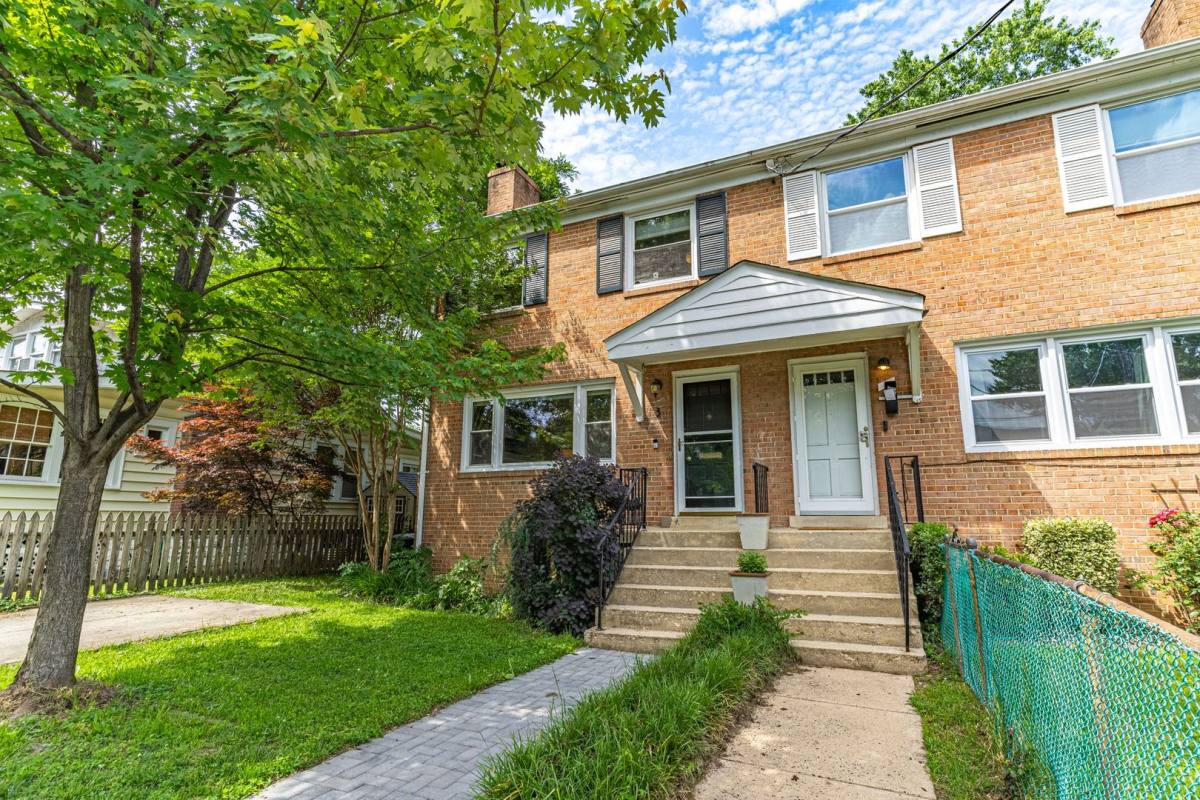 House for rent at 3 Groves Ave, Alexandria, VA 22305