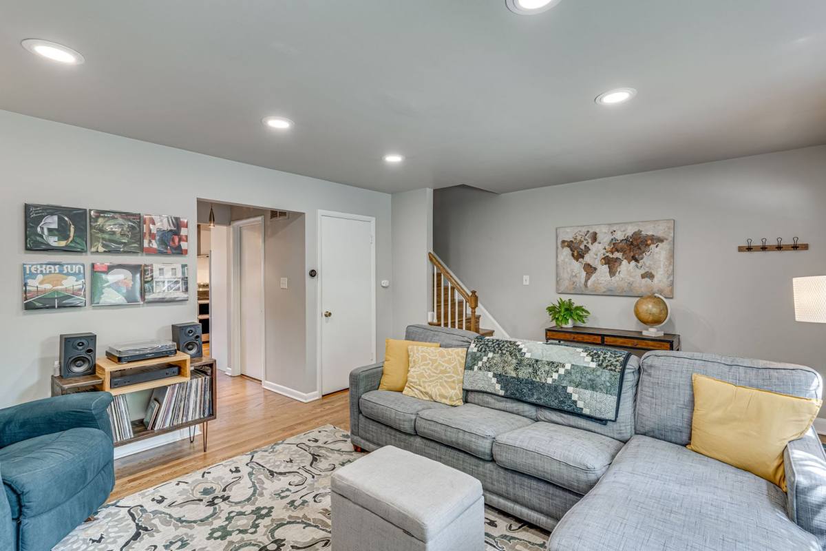 House for rent at 3 Groves Ave, Alexandria, VA 22305