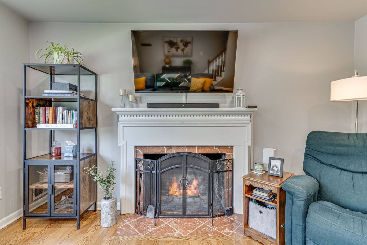 House for rent at 3 Groves Ave, Alexandria, VA 22305
