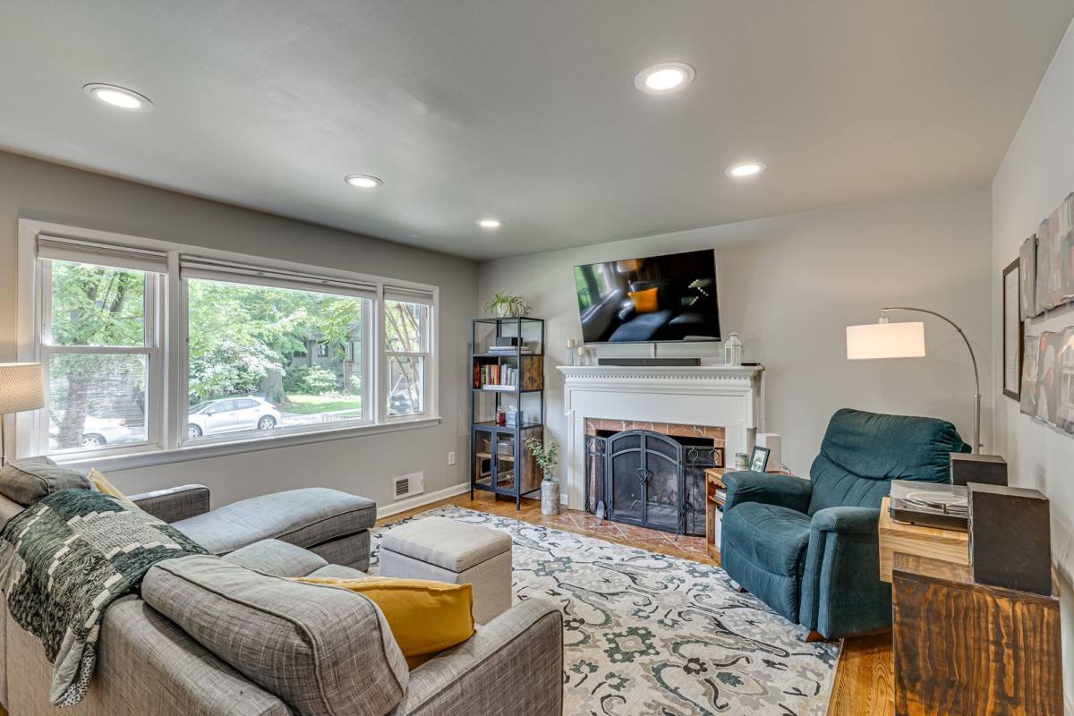 House for rent at 3 Groves Ave, Alexandria, VA 22305