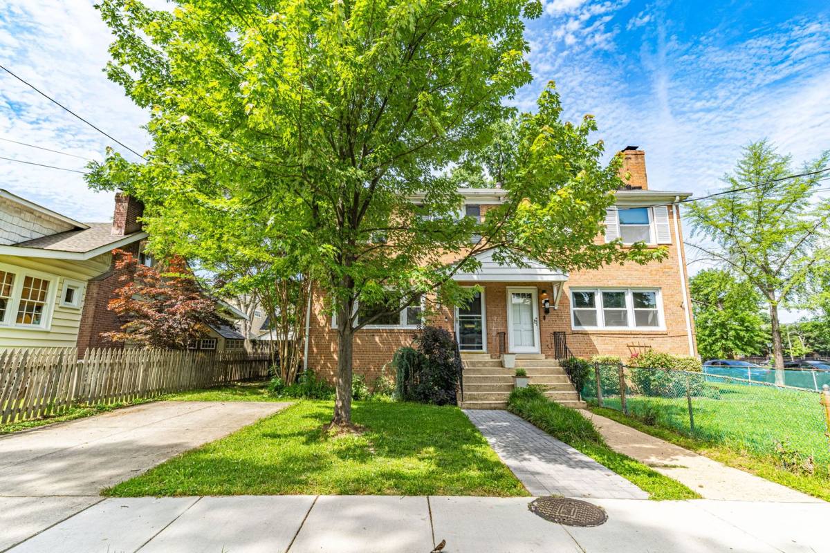 House for rent at 3 Groves Ave, Alexandria, VA 22305