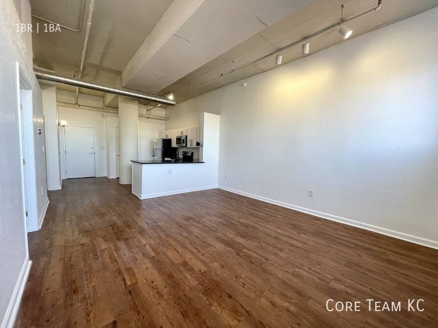 Apartment for rent at 320 W 7th St, Kansas City, MO 64105