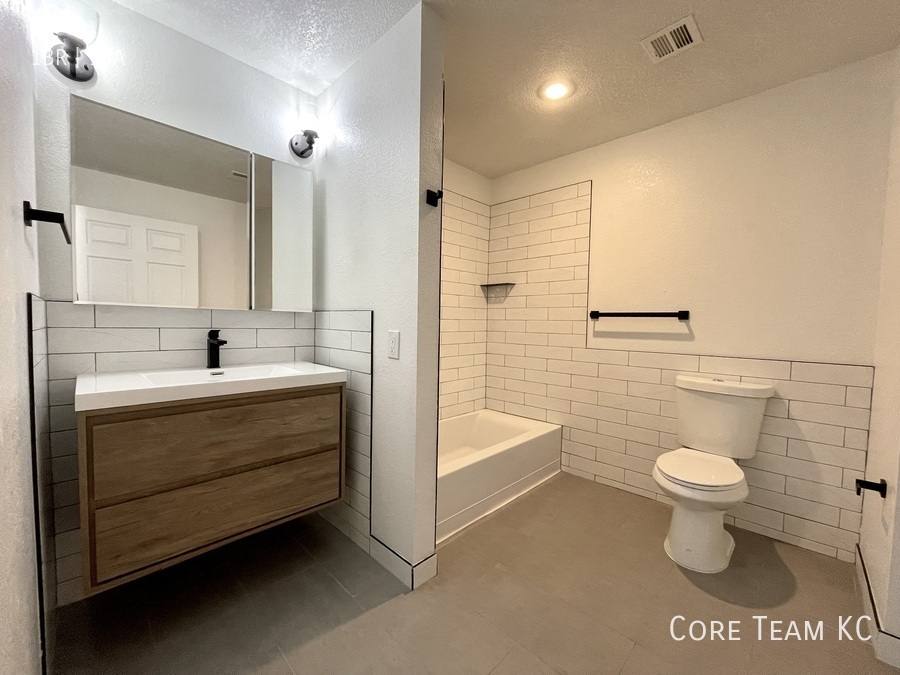 Apartment for rent at 320 W 7th St, Kansas City, MO 64105