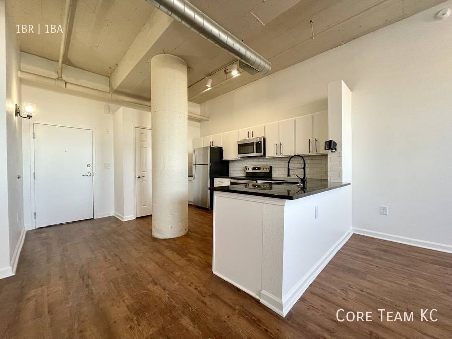 Apartment for rent at 320 W 7th St, Kansas City, MO 64105