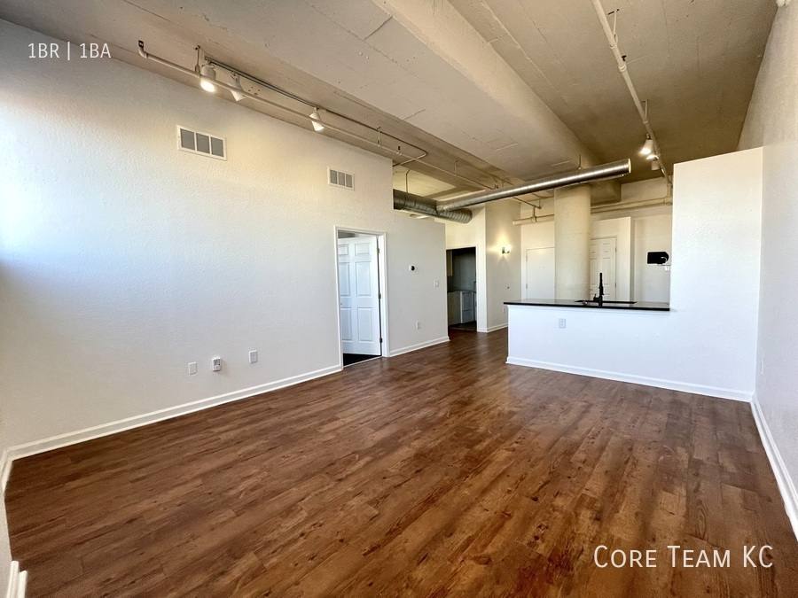 Apartment for rent at 320 W 7th St, Kansas City, MO 64105