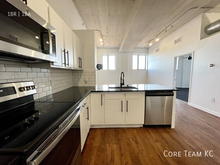 Apartment for rent at 320 W 7th St, Kansas City, MO 64105