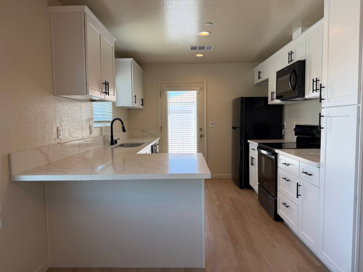Apartment for rent at 1092 Glass Ave, Tulare, CA 93274