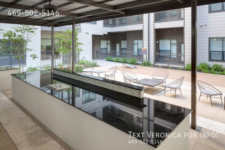 Apartment for rent at 2400 E 6th St, Austin, TX 78702