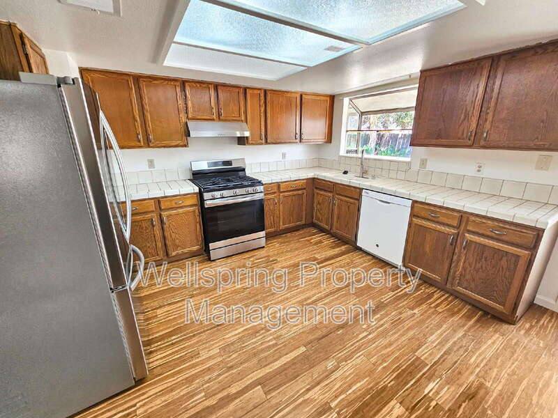 House for rent at 528 Heatherglen Dr, Ridgecrest, CA 93555
