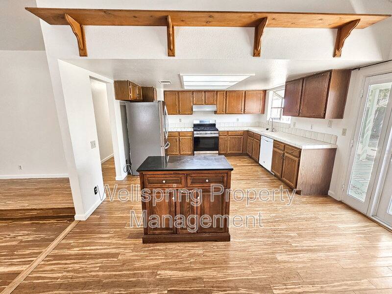 House for rent at 528 Heatherglen Dr, Ridgecrest, CA 93555