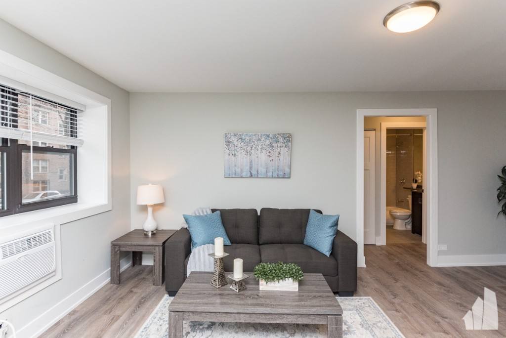 Apartment for rent at 530 W Surf, Chicago, IL 60657