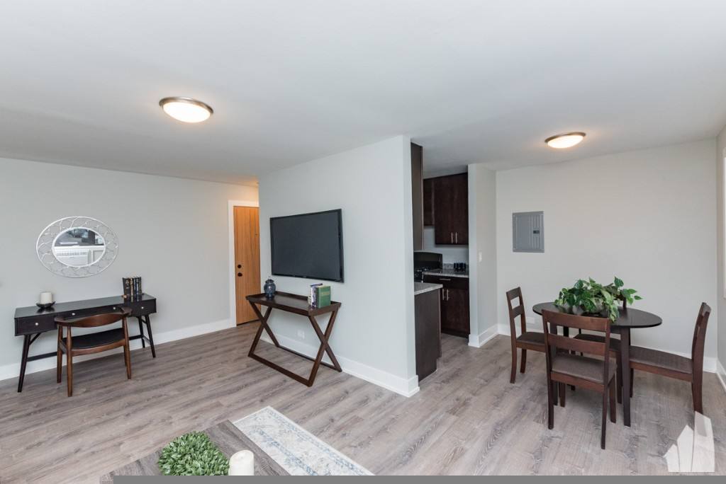 Apartment for rent at 530 W Surf, Chicago, IL 60657