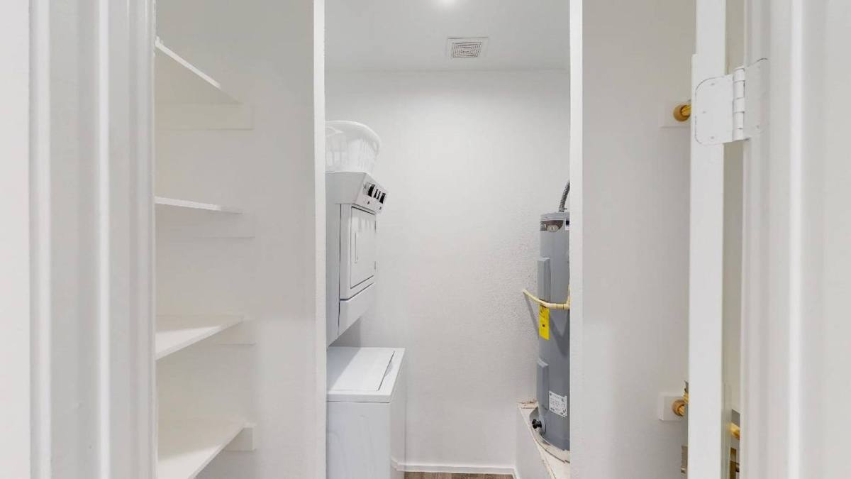 Apartment for rent at 3235 Dallas St, Dallas, TX 75210