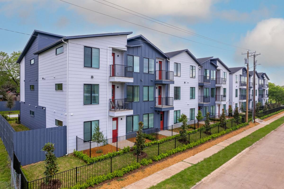 Apartment for rent at 3235 Dallas St, Dallas, TX 75210