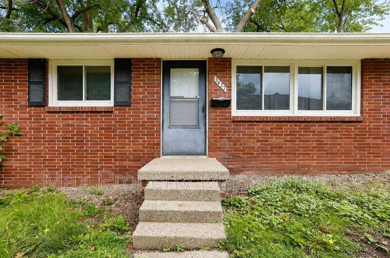 House for rent at 3422 SW 8th St, Des Moines, IA 50315