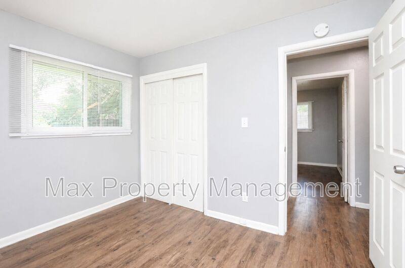 House for rent at 3422 SW 8th St, Des Moines, IA 50315