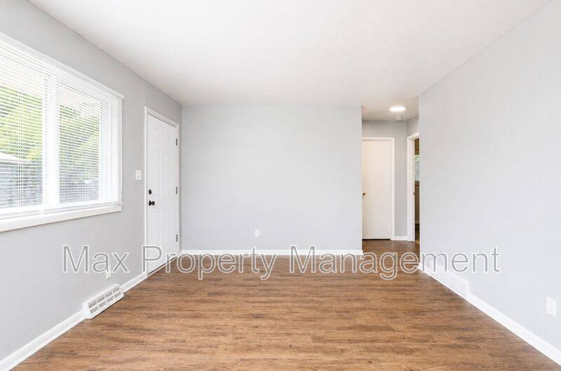 House for rent at 3422 SW 8th St, Des Moines, IA 50315