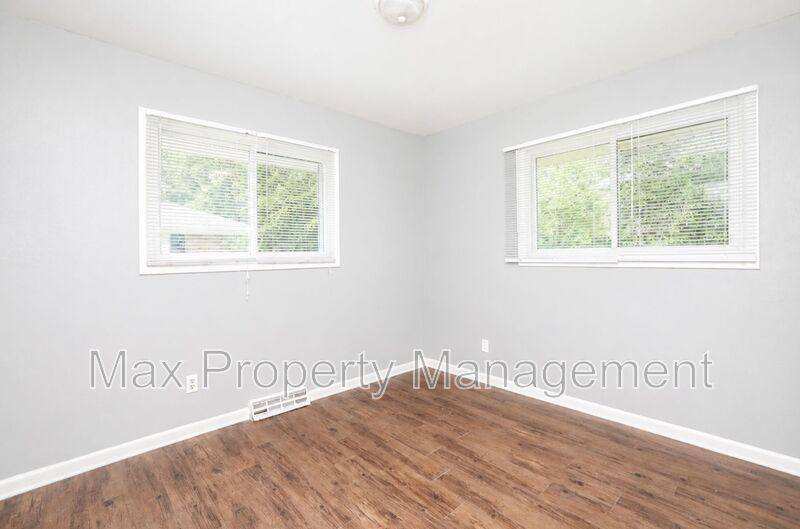 House for rent at 3422 SW 8th St, Des Moines, IA 50315