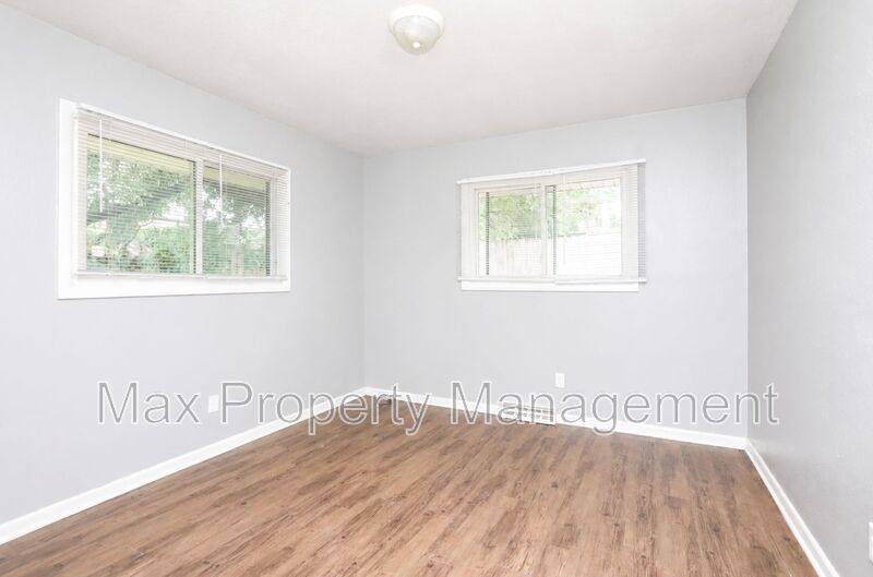 House for rent at 3422 SW 8th St, Des Moines, IA 50315