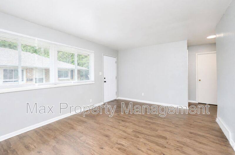 House for rent at 3422 SW 8th St, Des Moines, IA 50315