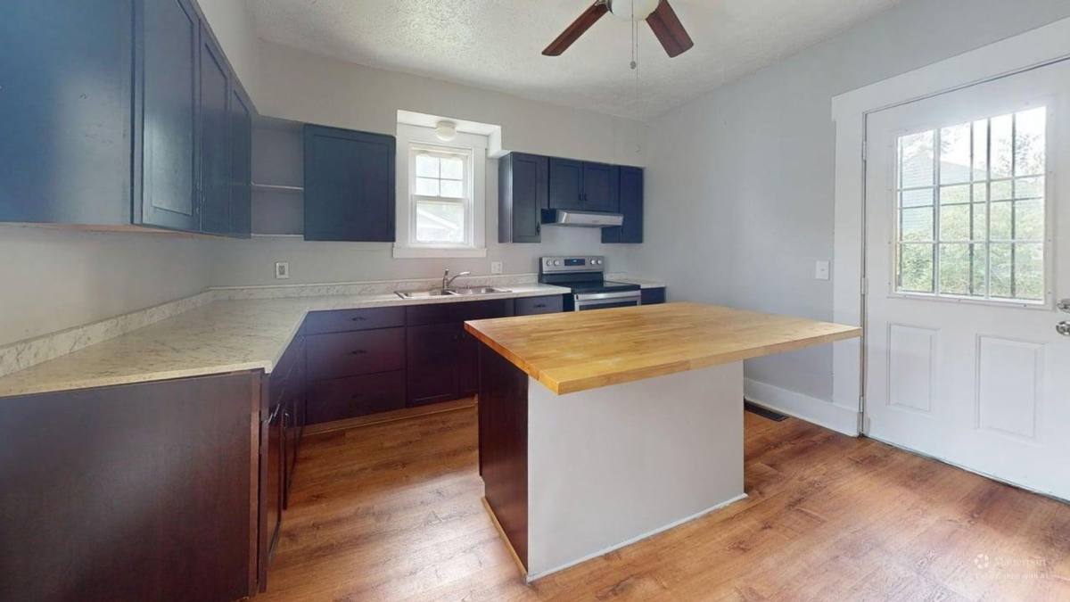 House for rent at 2202 5th St NE, Canton, OH 44704
