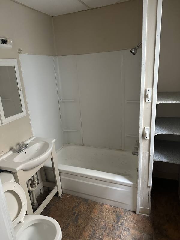 Apartment for rent at 984 Jefferson Ave, Washington, PA 15301