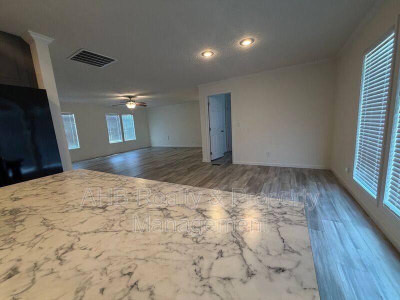 House for rent at 2158 Meadow Ridge Rd, Burlington, NC 27217