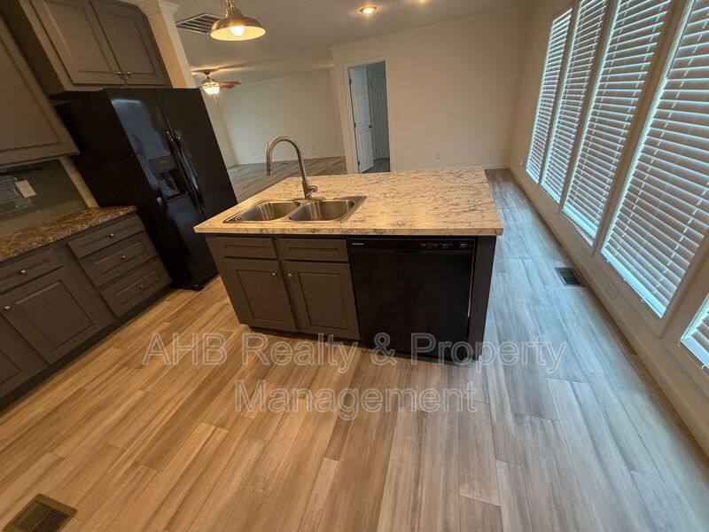 House for rent at 2158 Meadow Ridge Rd, Burlington, NC 27217