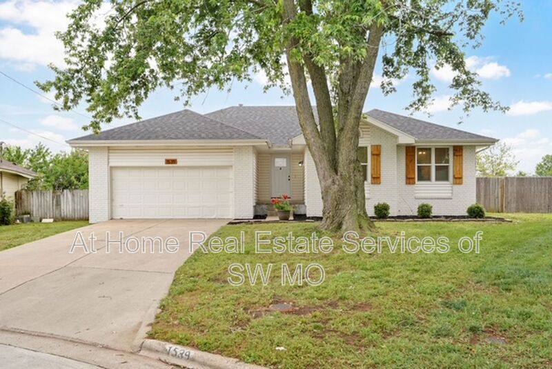 House for rent at 1539 W Rockwood Court, Springfield, MO 65807