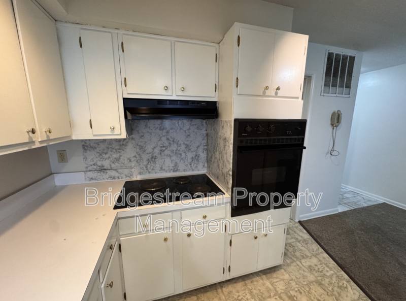 Apartment for rent at 519-2C Heather, Dayton, OH 45405