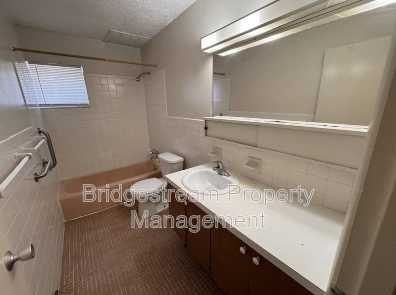 Apartment for rent at 519-2C Heather, Dayton, OH 45405