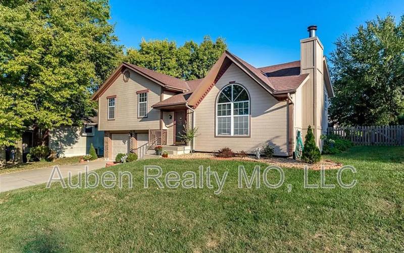 House for rent at 1211 SW Hillcrest Dr, Blue Springs, MO 64015
