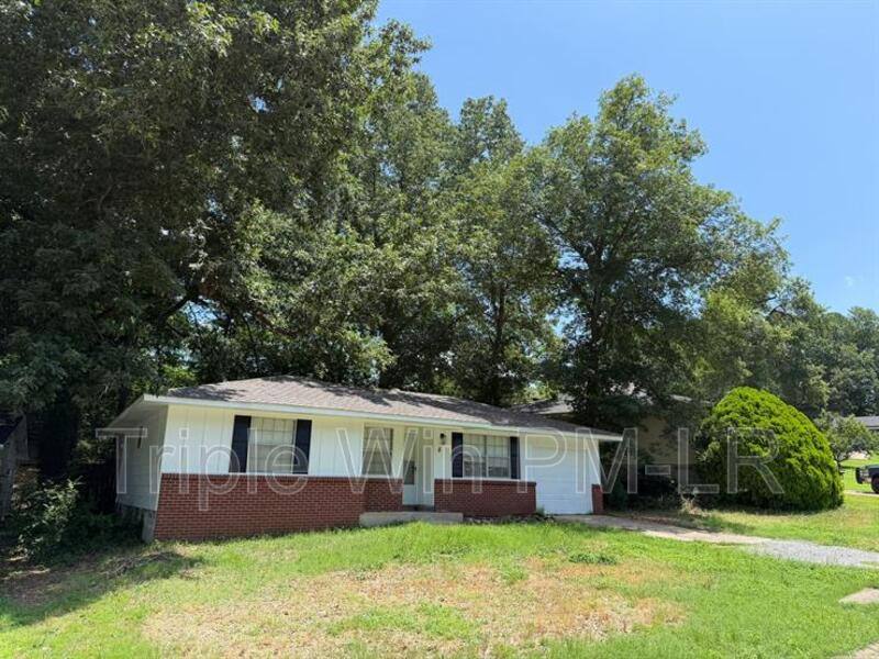 House for rent at 8 Glendale Dr, Little Rock, AR 72209