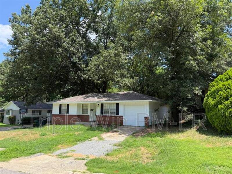 House for rent at 8 Glendale Dr, Little Rock, AR 72209