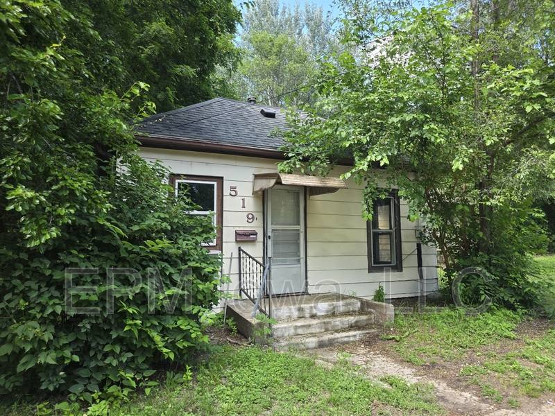 House for rent at 519 Adams St, Waterloo, IA 50703