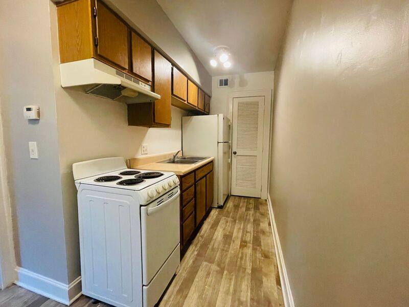 Apartment for rent at 625 W Maple Ave #2C, Independence, MO 64050