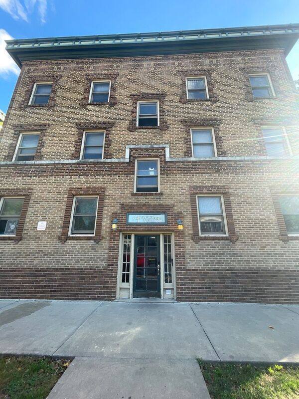 Apartment for rent at 625 W Maple Ave #2C, Independence, MO 64050