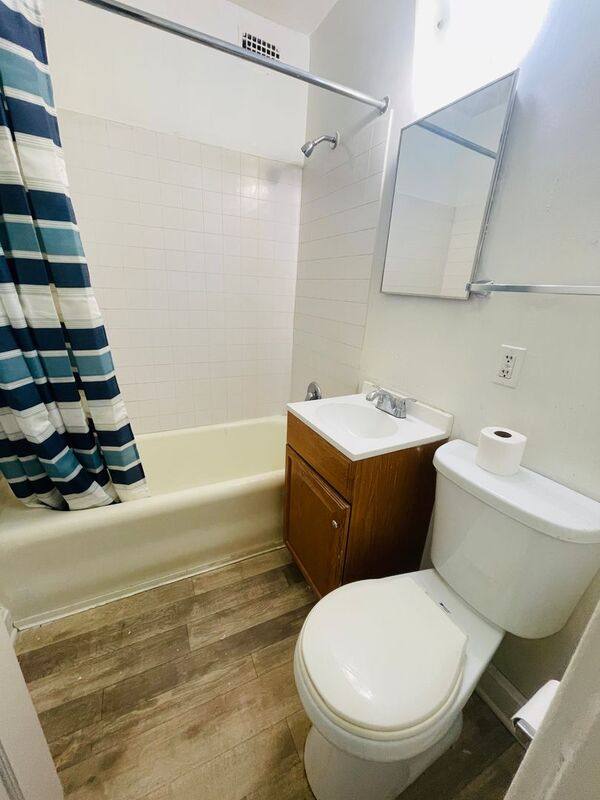 Apartment for rent at 625 W Maple Ave #2C, Independence, MO 64050