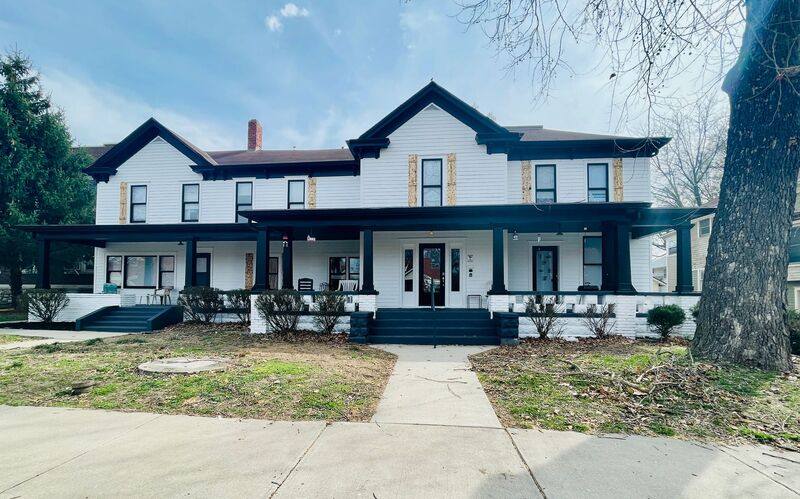 Apartment for rent at 517 W Maple Ave #1G, Independence, MO 64050