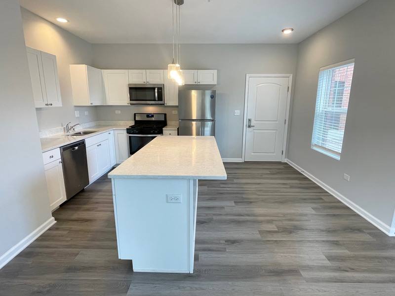 Apartment for rent at 301 N Madison St #2F, Woodstock, IL 60098