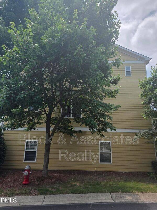 Townhouse for rent at 124 Braeside Court, Cary, NC 27519