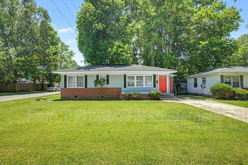 House for rent at 1719 E 59th St, Savannah, GA 31404