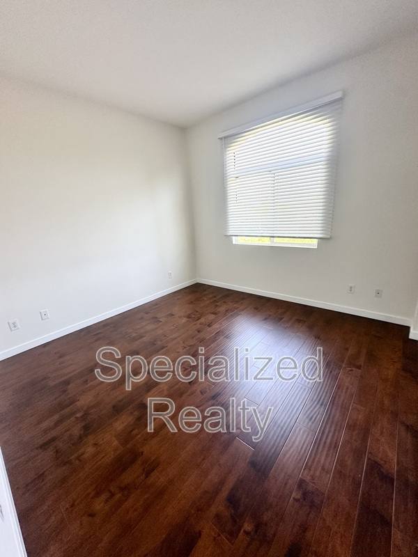Townhouse for rent at 5716 Whitsett Ave #11, Valley Village, CA 91607