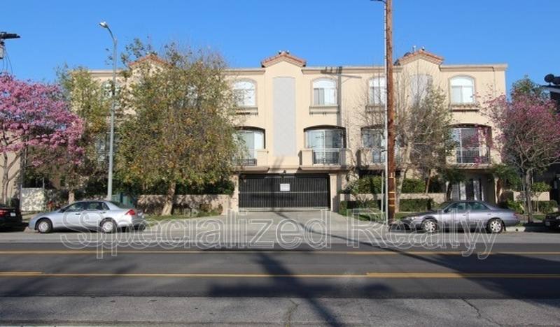 Townhouse for rent at 5716 Whitsett Ave #11, Valley Village, CA 91607