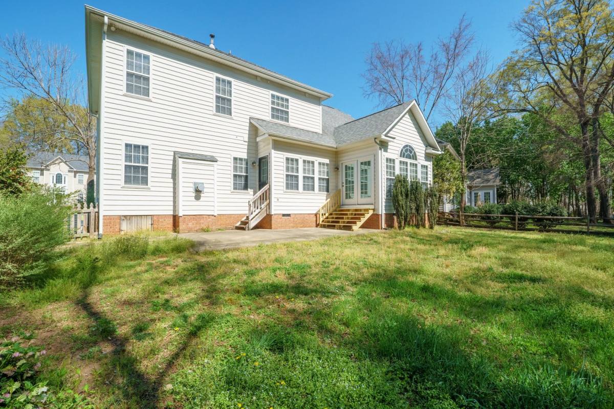 House for rent at 9718 Mitchell Glen Dr, Charlotte, NC 28277